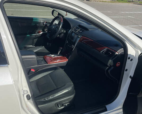 Білий Тойота Камрі, об'ємом двигуна 2.5 л та пробігом 198 тис. км за 14500 $, фото 6 на Automoto.ua