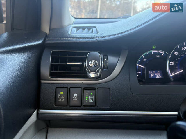 Белый Тойота Камри, объемом двигателя 2.49 л и пробегом 240 тыс. км за 11500 $, фото 13 на Automoto.ua