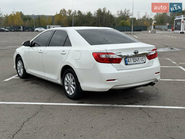 Білий Тойота Камрі, об'ємом двигуна 2.49 л та пробігом 250 тис. км за 13000 $, фото 5 на Automoto.ua