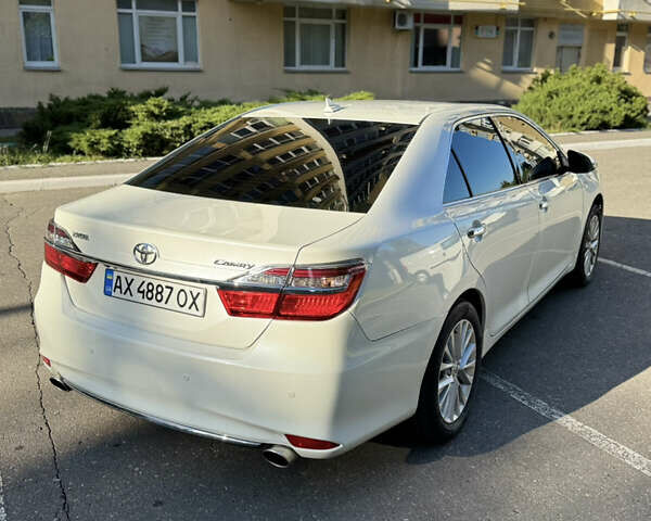 Белый Тойота Камри, объемом двигателя 2.49 л и пробегом 163 тыс. км за 18700 $, фото 3 на Automoto.ua