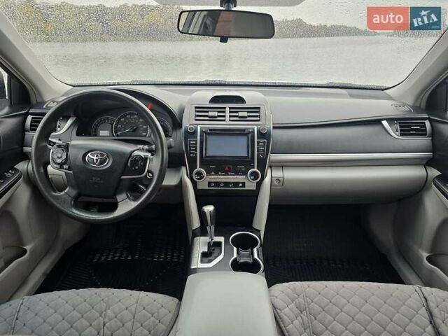 Белый Тойота Камри, объемом двигателя 2.5 л и пробегом 242 тыс. км за 10700 $, фото 19 на Automoto.ua