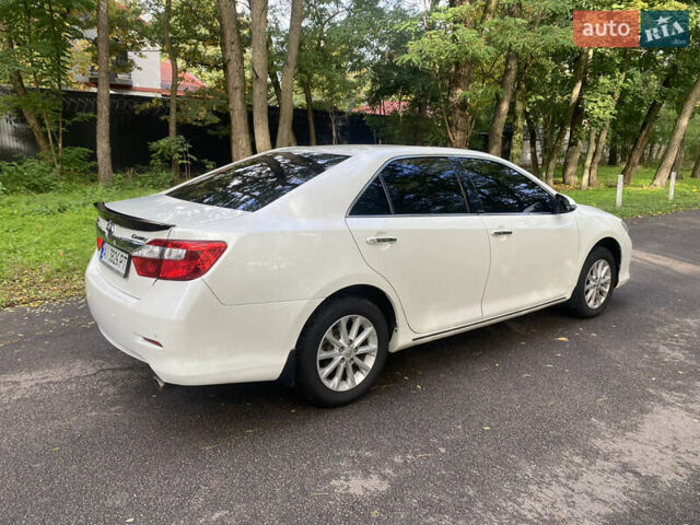Белый Тойота Камри, объемом двигателя 2.49 л и пробегом 208 тыс. км за 12100 $, фото 4 на Automoto.ua