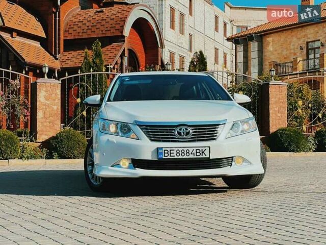 Белый Тойота Камри, объемом двигателя 2.5 л и пробегом 161 тыс. км за 13500 $, фото 2 на Automoto.ua