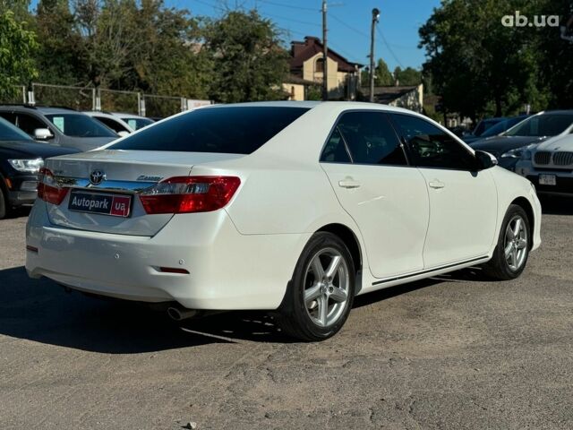 Белый Тойота Камри, объемом двигателя 2.5 л и пробегом 100 тыс. км за 17290 $, фото 5 на Automoto.ua