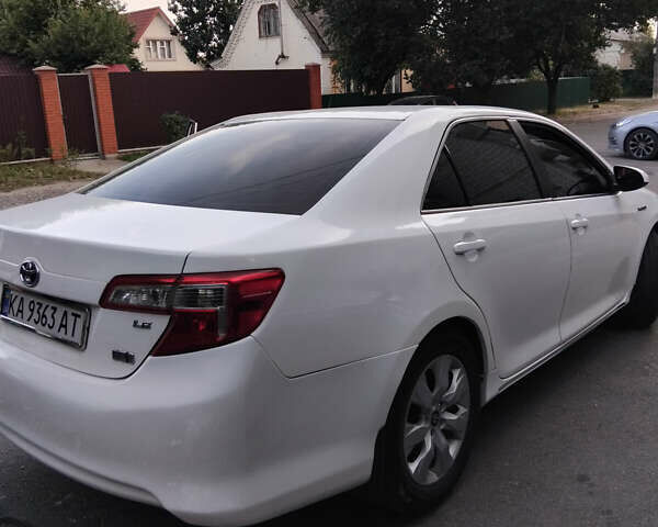 Белый Тойота Камри, объемом двигателя 2.49 л и пробегом 295 тыс. км за 12000 $, фото 1 на Automoto.ua