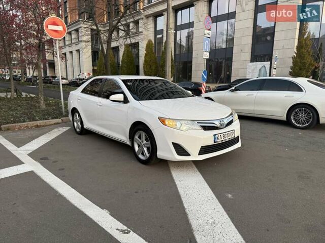 Белый Тойота Камри, объемом двигателя 2.5 л и пробегом 250 тыс. км за 11000 $, фото 7 на Automoto.ua