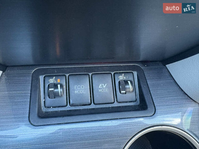 Белый Тойота Камри, объемом двигателя 2.49 л и пробегом 240 тыс. км за 11500 $, фото 12 на Automoto.ua