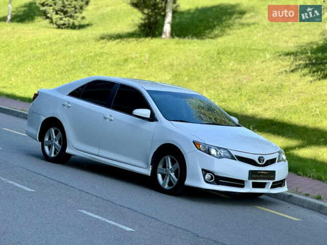 Білий Тойота Камрі, об'ємом двигуна 2.5 л та пробігом 247 тис. км за 10650 $, фото 17 на Automoto.ua