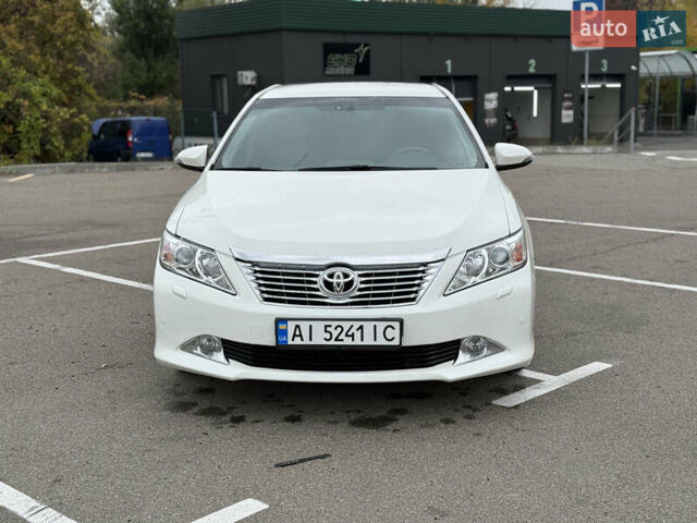 Білий Тойота Камрі, об'ємом двигуна 2.49 л та пробігом 250 тис. км за 13000 $, фото 1 на Automoto.ua