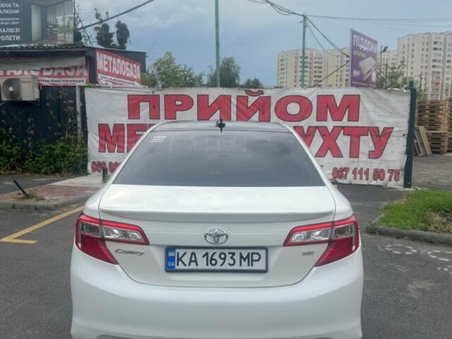 Білий Тойота Камрі, об'ємом двигуна 2.5 л та пробігом 172 тис. км за 10000 $, фото 5 на Automoto.ua
