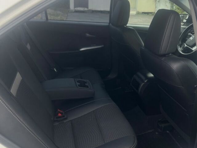 Білий Тойота Камрі, об'ємом двигуна 2.5 л та пробігом 172 тис. км за 10000 $, фото 1 на Automoto.ua