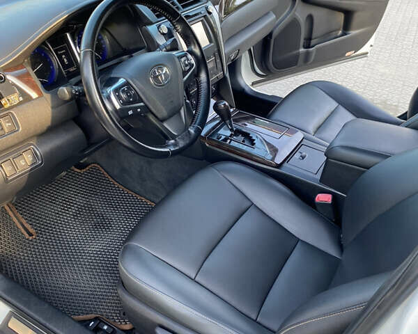 Тойота Камри 2014 в Полтаве на Automoto.ua Белый Тойота Камри, объемом двигателя 2.49 л и пробегом 203 тыс. км за 15800 $, фото 13 на Automoto.ua