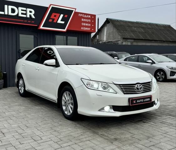 Білий Тойота Камрі, об'ємом двигуна 2.5 л та пробігом 187 тис. км за 14300 $, фото 1 на Automoto.ua