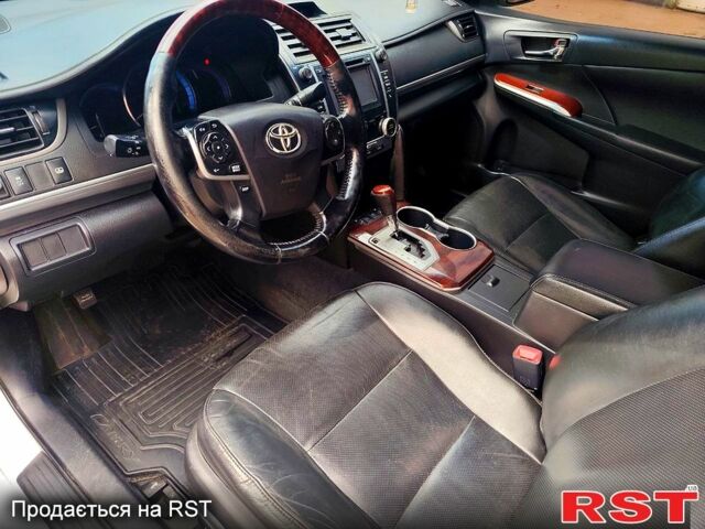 Білий Тойота Камрі, об'ємом двигуна 2.5 л та пробігом 298 тис. км за 13700 $, фото 3 на Automoto.ua