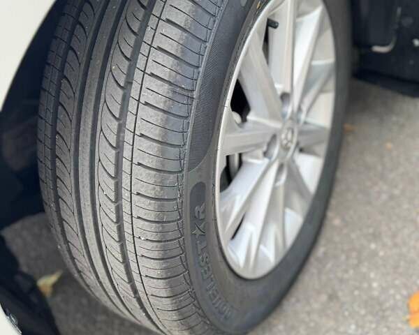 Белый Тойота Камри, объемом двигателя 2.5 л и пробегом 250 тыс. км за 13990 $, фото 4 на Automoto.ua