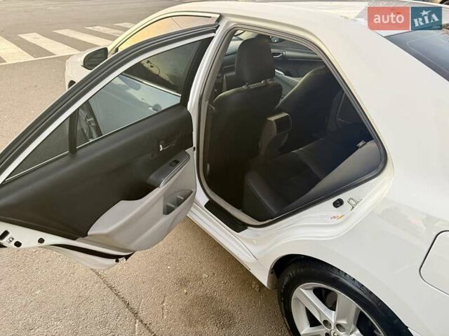 Белый Тойота Камри, объемом двигателя 2.5 л и пробегом 250 тыс. км за 11000 $, фото 11 на Automoto.ua