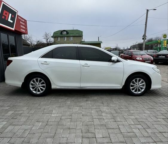 Білий Тойота Камрі, об'ємом двигуна 2.5 л та пробігом 187 тис. км за 14300 $, фото 2 на Automoto.ua