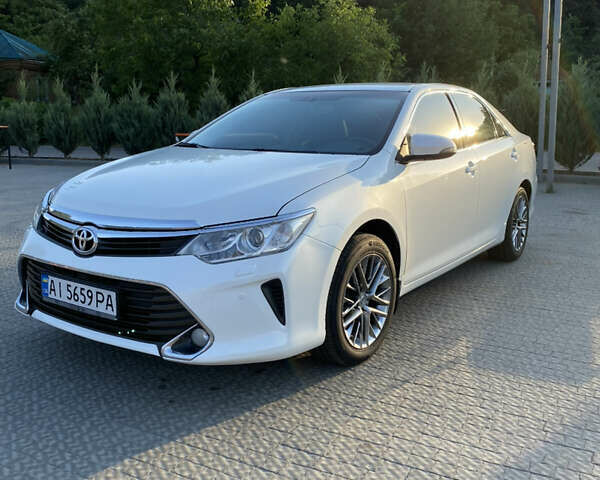 Тойота Камри 2014 в Полтаве на Automoto.ua Белый Тойота Камри, объемом двигателя 2.49 л и пробегом 203 тыс. км за 15800 $, фото 4 на Automoto.ua