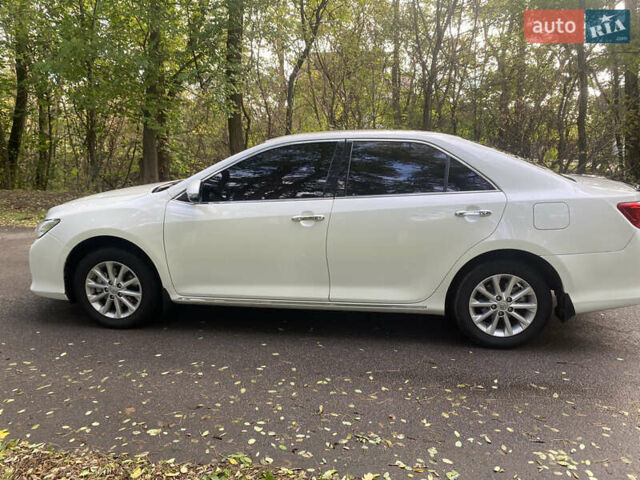 Белый Тойота Камри, объемом двигателя 2.49 л и пробегом 208 тыс. км за 12100 $, фото 7 на Automoto.ua