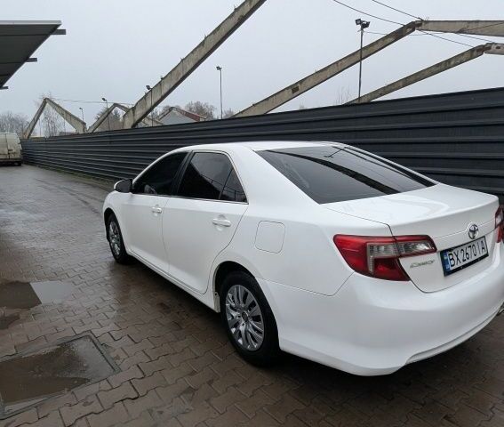 Белый Тойота Камри, объемом двигателя 2.5 л и пробегом 172 тыс. км за 9300 $, фото 5 на Automoto.ua