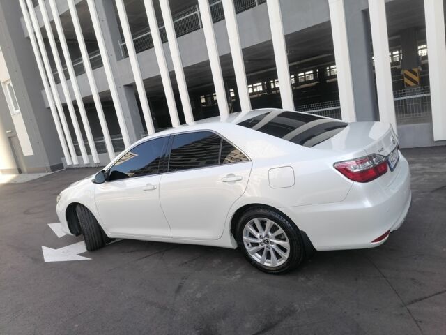 Белый Тойота Камри, объемом двигателя 2.5 л и пробегом 189 тыс. км за 18200 $, фото 4 на Automoto.ua