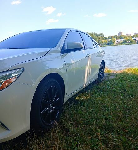 Белый Тойота Камри, объемом двигателя 2.5 л и пробегом 220 тыс. км за 13700 $, фото 5 на Automoto.ua