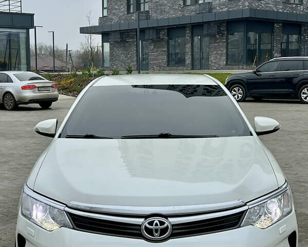 Белый Тойота Камри, объемом двигателя 2.49 л и пробегом 230 тыс. км за 14800 $, фото 2 на Automoto.ua