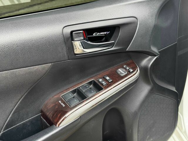 Белый Тойота Камри, объемом двигателя 2.5 л и пробегом 190 тыс. км за 13800 $, фото 9 на Automoto.ua