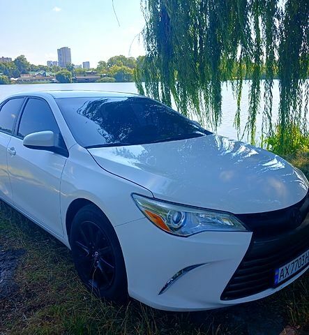 Белый Тойота Камри, объемом двигателя 2.5 л и пробегом 220 тыс. км за 13700 $, фото 4 на Automoto.ua