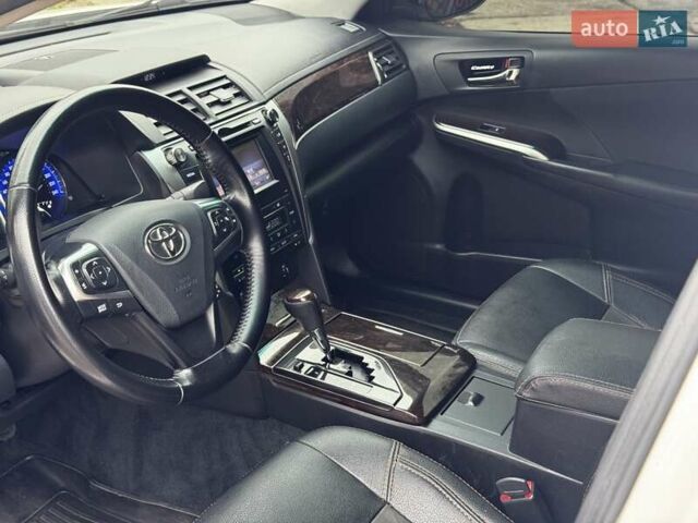 Белый Тойота Камри, объемом двигателя 2.49 л и пробегом 190 тыс. км за 13800 $, фото 12 на Automoto.ua