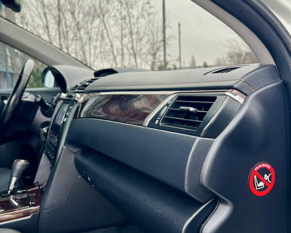 Белый Тойота Камри, объемом двигателя 2.49 л и пробегом 230 тыс. км за 14800 $, фото 21 на Automoto.ua