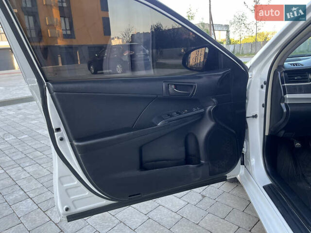 Белый Тойота Камри, объемом двигателя 2.49 л и пробегом 113 тыс. км за 13500 $, фото 5 на Automoto.ua