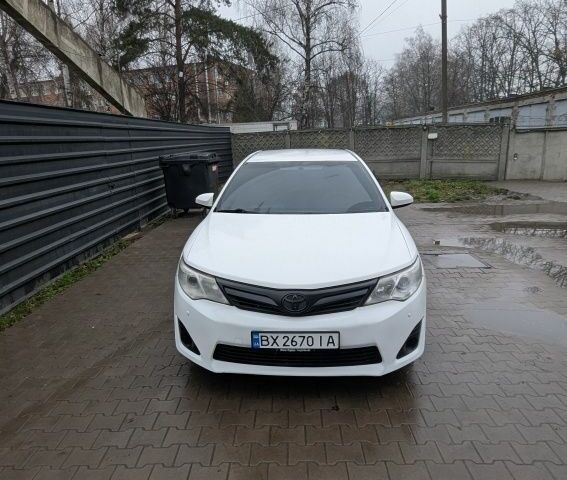 Белый Тойота Камри, объемом двигателя 2.5 л и пробегом 172 тыс. км за 9300 $, фото 14 на Automoto.ua