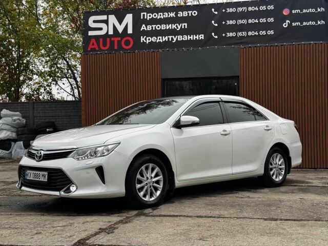Белый Тойота Камри, объемом двигателя 2.5 л и пробегом 190 тыс. км за 13800 $, фото 2 на Automoto.ua