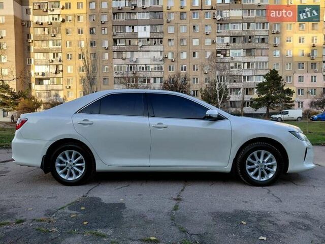 Белый Тойота Камри, объемом двигателя 2.5 л и пробегом 137 тыс. км за 16800 $, фото 6 на Automoto.ua