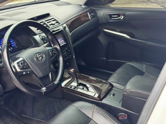 Белый Тойота Камри, объемом двигателя 2.5 л и пробегом 190 тыс. км за 13800 $, фото 12 на Automoto.ua