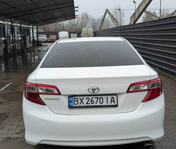 Белый Тойота Камри, объемом двигателя 2.5 л и пробегом 172 тыс. км за 9300 $, фото 4 на Automoto.ua