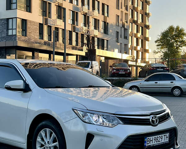 Тойота Камри 2015 в Кропивницком (Кировограде) на Automoto.ua Белый Тойота Камри, объемом двигателя 2.49 л и пробегом 230 тыс. км за 14800 $, фото 11 на Automoto.ua