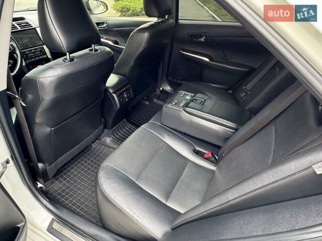 Белый Тойота Камри, объемом двигателя 2.49 л и пробегом 172 тыс. км за 17900 $, фото 23 на Automoto.ua