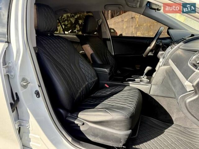 Тойота Камри 2015 в Харькове на Automoto.ua Белый Тойота Камри, объемом двигателя 2.49 л и пробегом 116 тыс. км за 10500 $, фото 9 на Automoto.ua