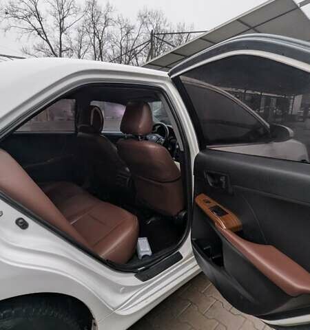 Белый Тойота Камри, объемом двигателя 2.49 л и пробегом 172 тыс. км за 9300 $, фото 7 на Automoto.ua