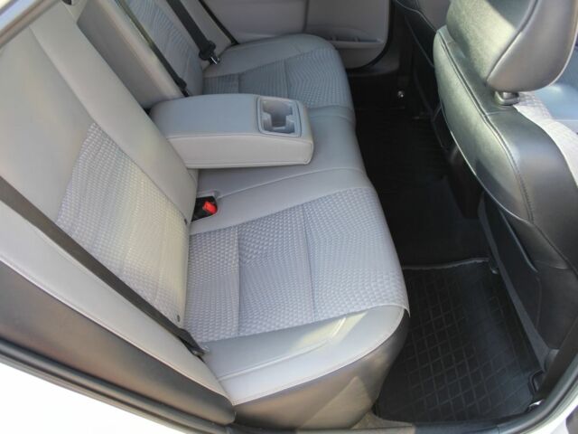 Белый Тойота Камри, объемом двигателя 2.5 л и пробегом 135 тыс. км за 12500 $, фото 18 на Automoto.ua