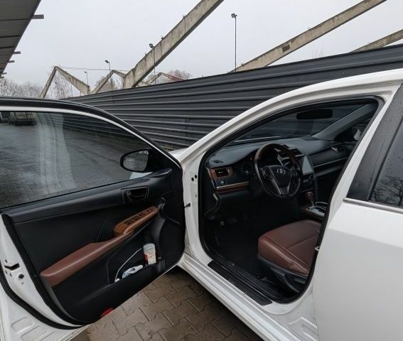 Белый Тойота Камри, объемом двигателя 2.5 л и пробегом 172 тыс. км за 9300 $, фото 10 на Automoto.ua