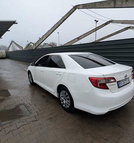 Белый Тойота Камри, объемом двигателя 2.49 л и пробегом 172 тыс. км за 9300 $, фото 3 на Automoto.ua