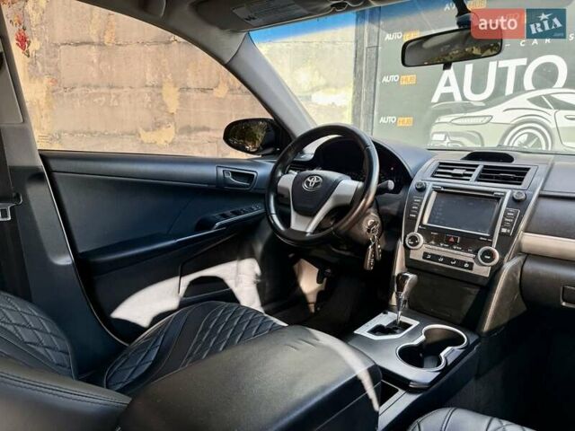 Тойота Камри 2015 в Харькове на Automoto.ua Белый Тойота Камри, объемом двигателя 2.49 л и пробегом 116 тыс. км за 10500 $, фото 10 на Automoto.ua