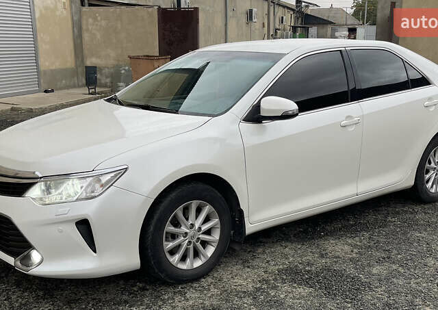 Білий Тойота Камрі, об'ємом двигуна 2.49 л та пробігом 240 тис. км за 15333 $, фото 2 на Automoto.ua