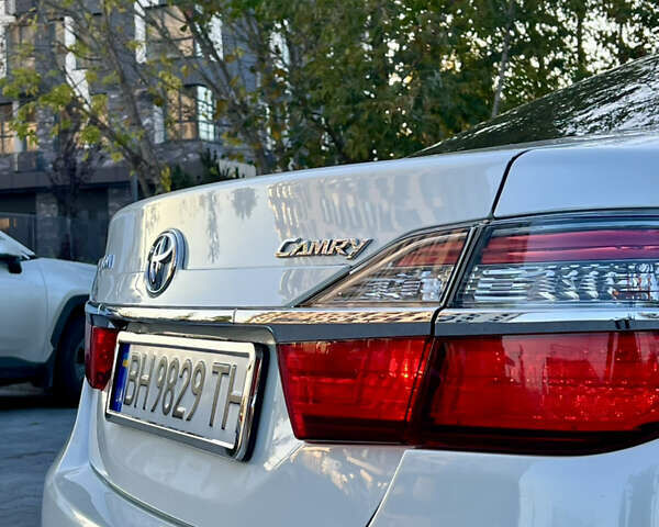 Тойота Камри 2015 в Кропивницком (Кировограде) на Automoto.ua Белый Тойота Камри, объемом двигателя 2.49 л и пробегом 230 тыс. км за 14800 $, фото 8 на Automoto.ua