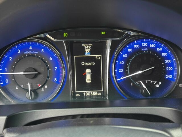 Белый Тойота Камри, объемом двигателя 2.5 л и пробегом 190 тыс. км за 13800 $, фото 10 на Automoto.ua