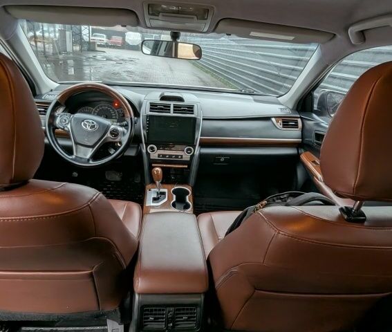 Белый Тойота Камри, объемом двигателя 2.5 л и пробегом 172 тыс. км за 9300 $, фото 3 на Automoto.ua