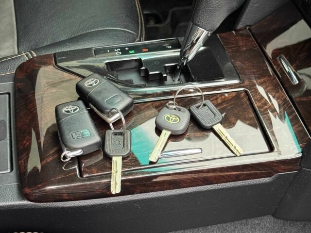 Белый Тойота Камри, объемом двигателя 2.5 л и пробегом 190 тыс. км за 13800 $, фото 19 на Automoto.ua